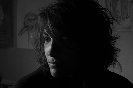 Portrait noir et blanc de Leila Mahfouf